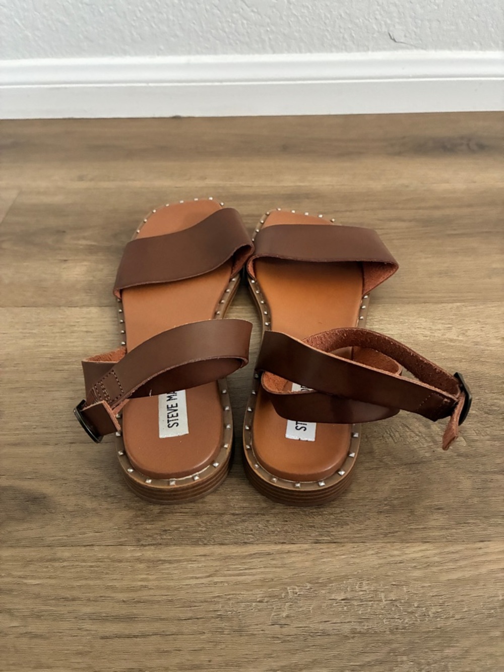 Steve Madden Brown Leather Ankle Strap Sandals Women Size 8.5 Studded Trim Flat - Picture 4 of 6
